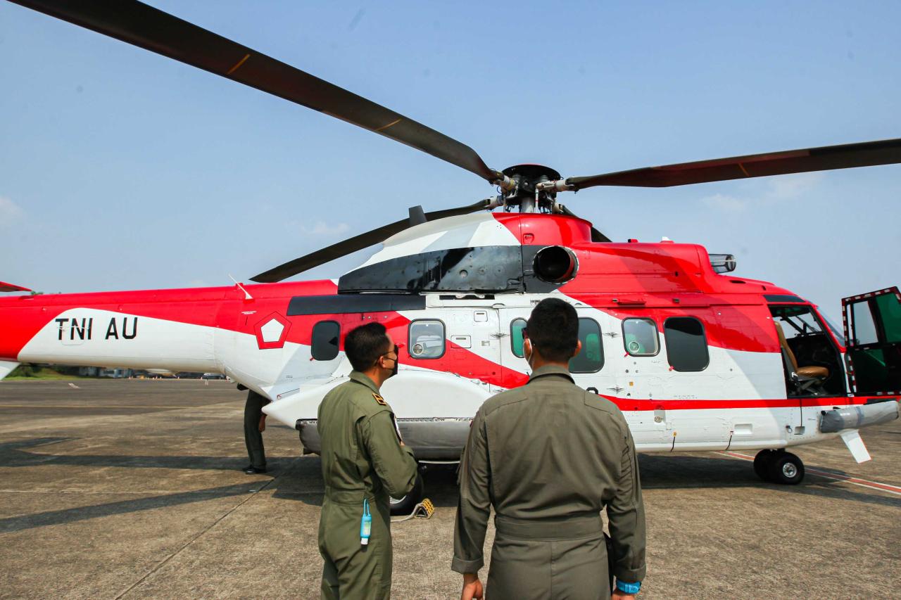 Melihat Persiapan Helikopter...