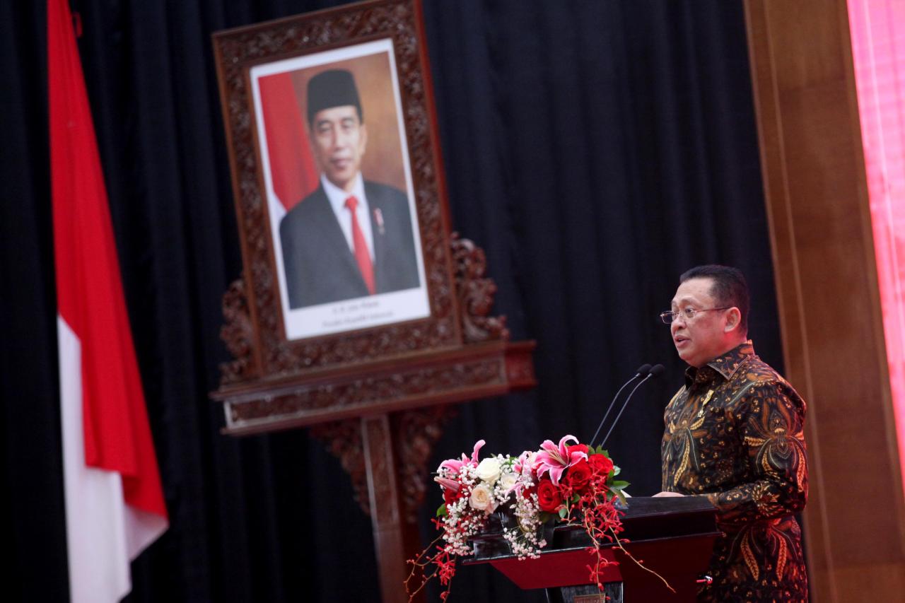 Peringatan Hari Konstitusi...