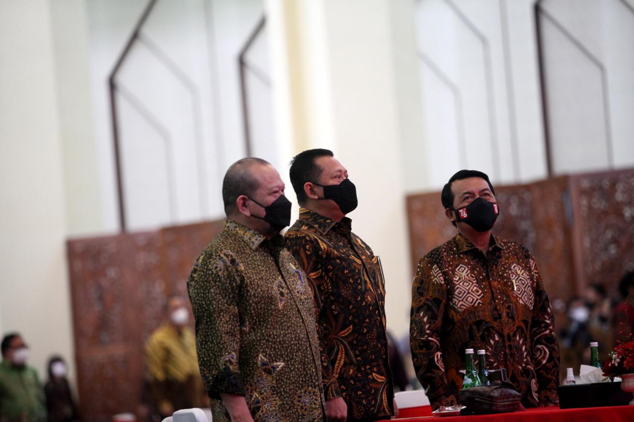 Peringatan Hari Konstitusi...