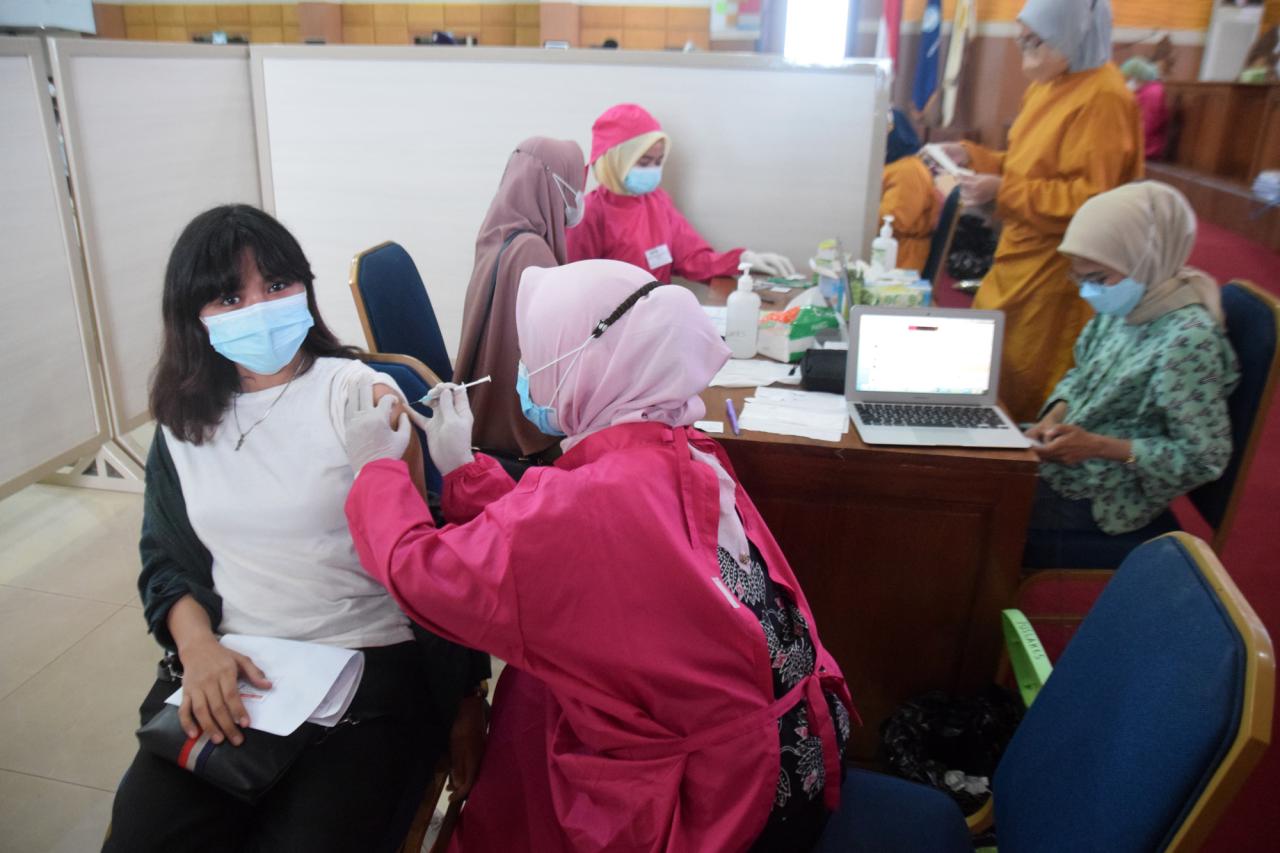 Ribuan Mahasiswa Unnes...