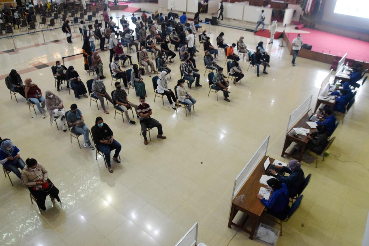 Ribuan Mahasiswa Unnes...