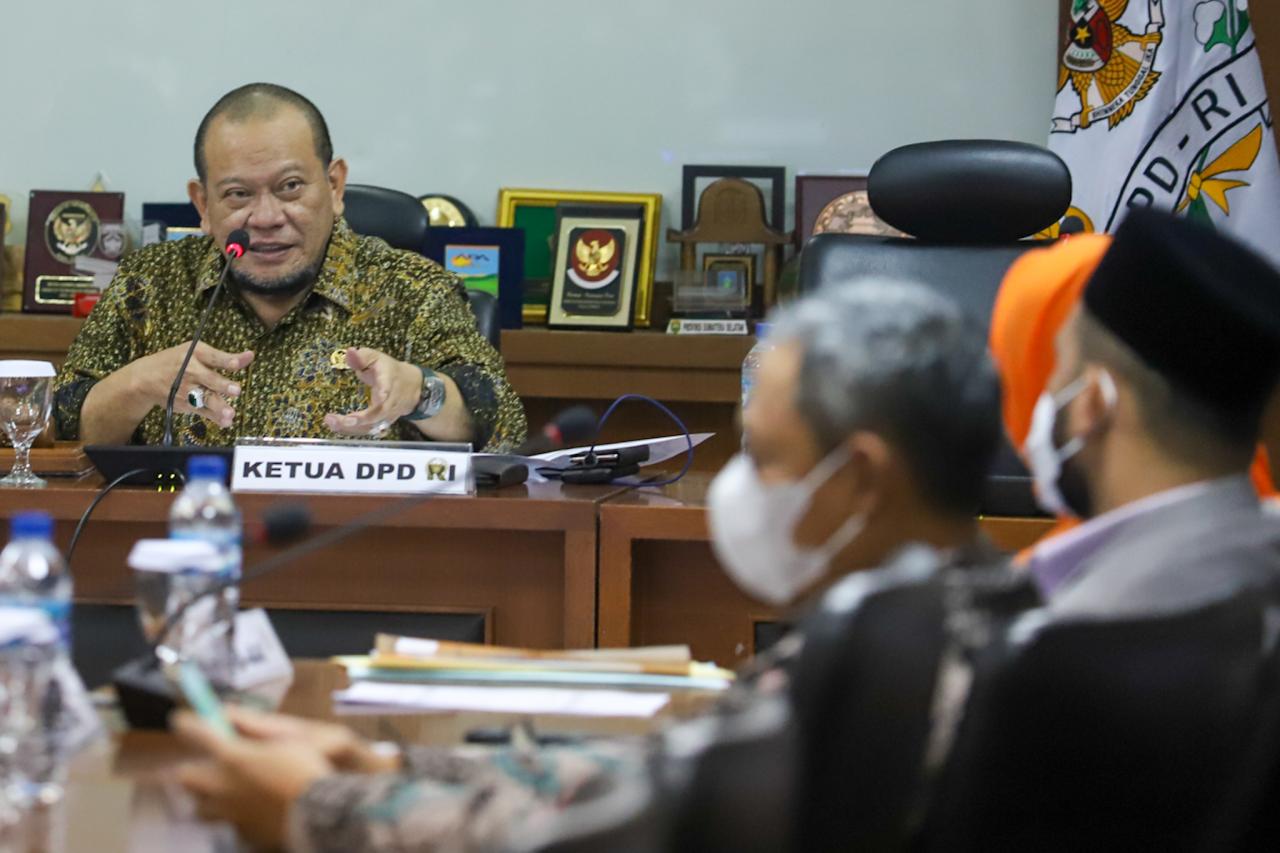 Pemilihan Pimpinan Alat...