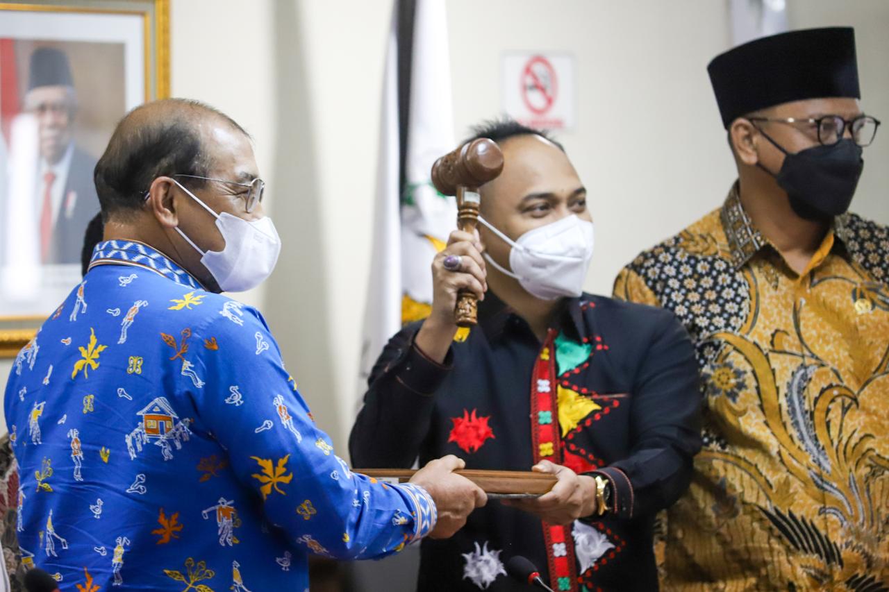 Pemilihan Pimpinan Alat...