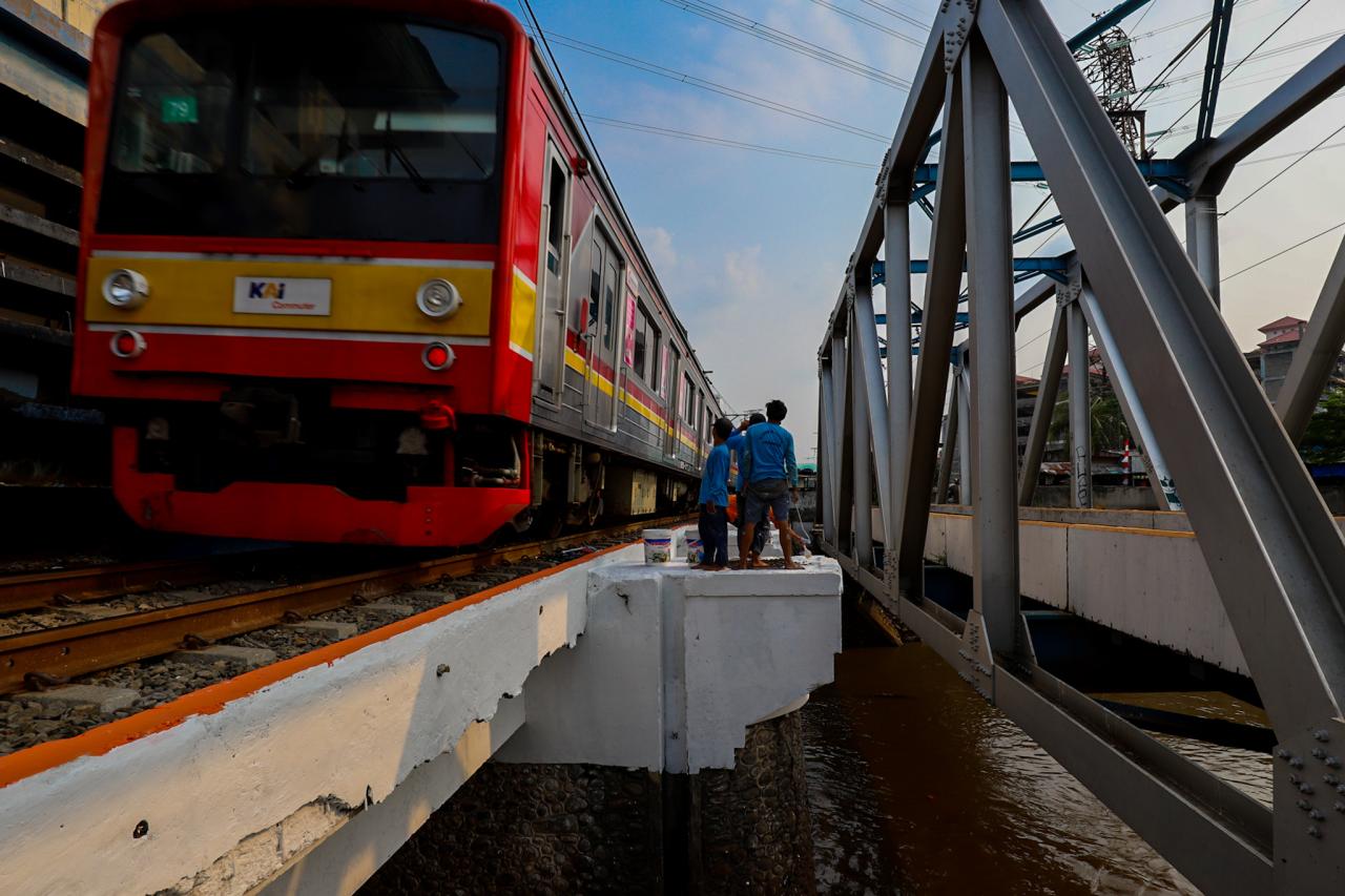 Perawatan Pintu Air...