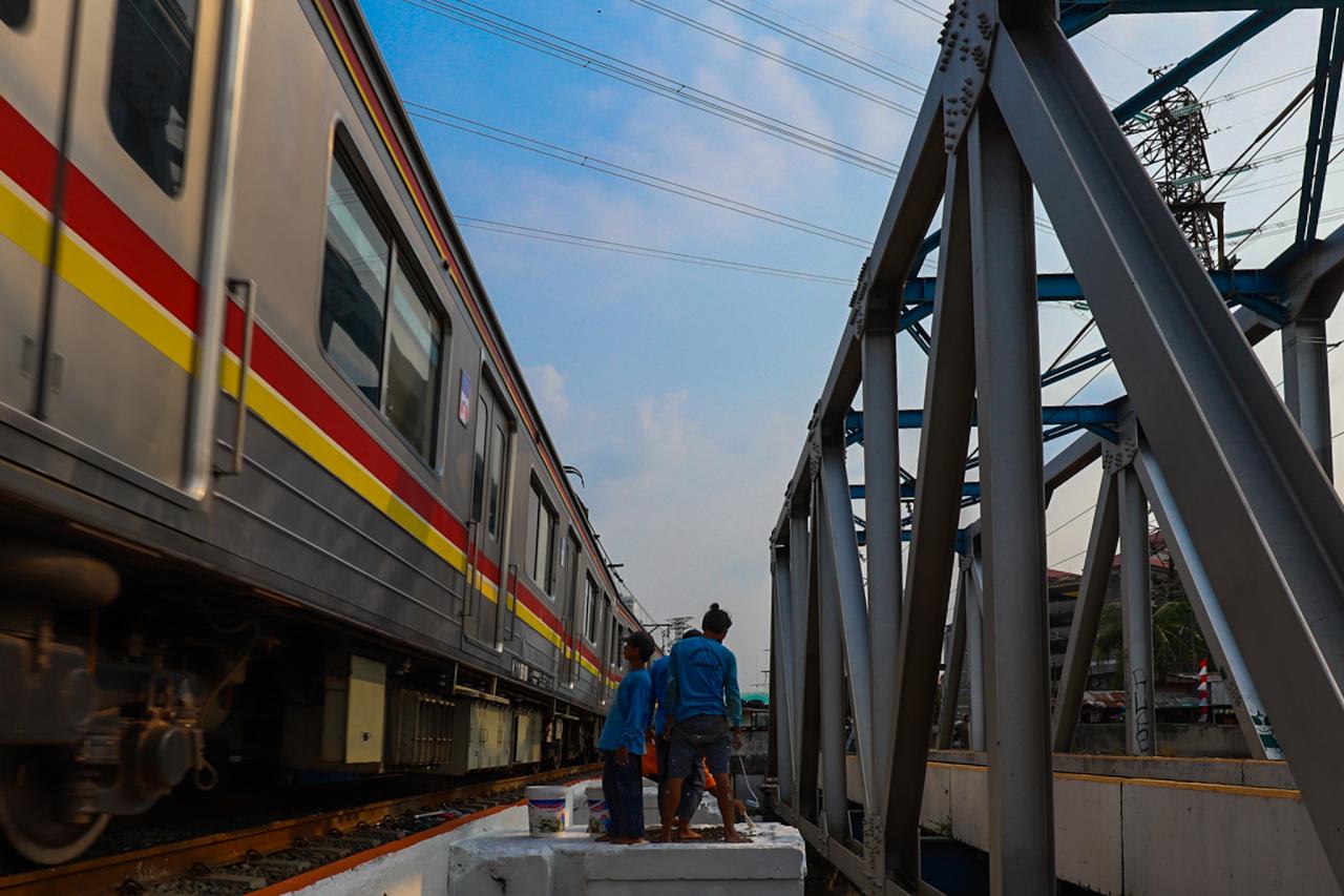 Perawatan Pintu Air...