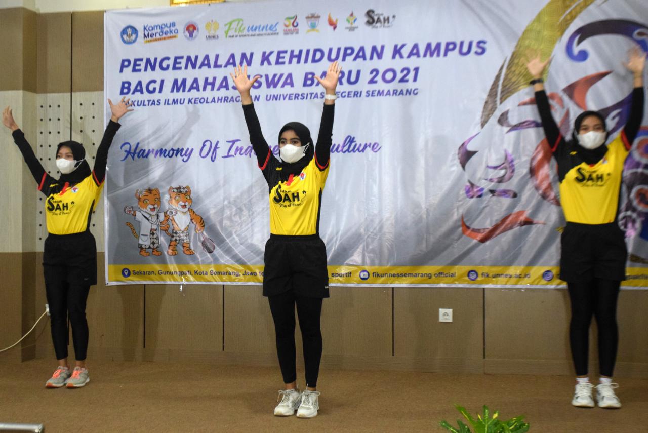 1.015 Mahasiswa Baru...