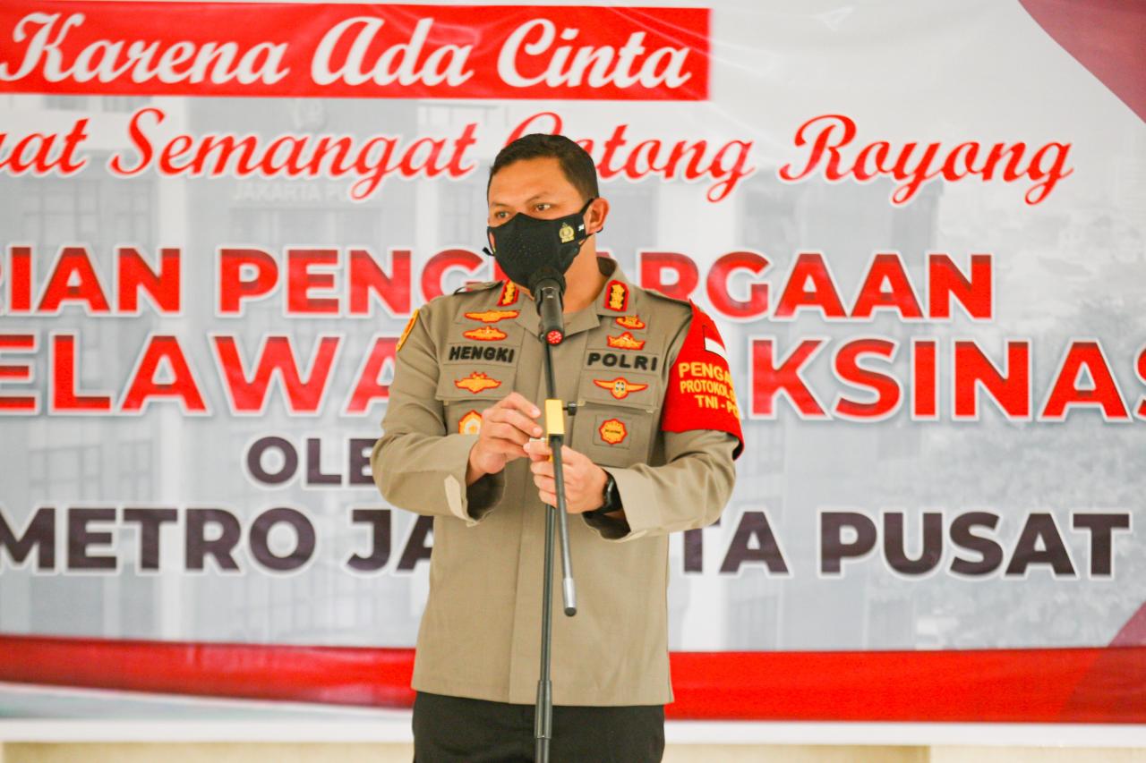 Polres Jakpus Berikan...