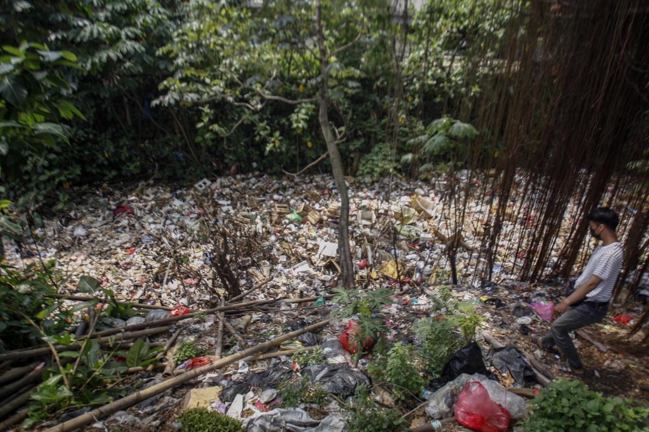 Lautan Sampah di Aliran...