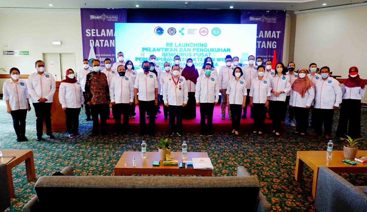 Menko Luhut Hadiri Pelantikan...