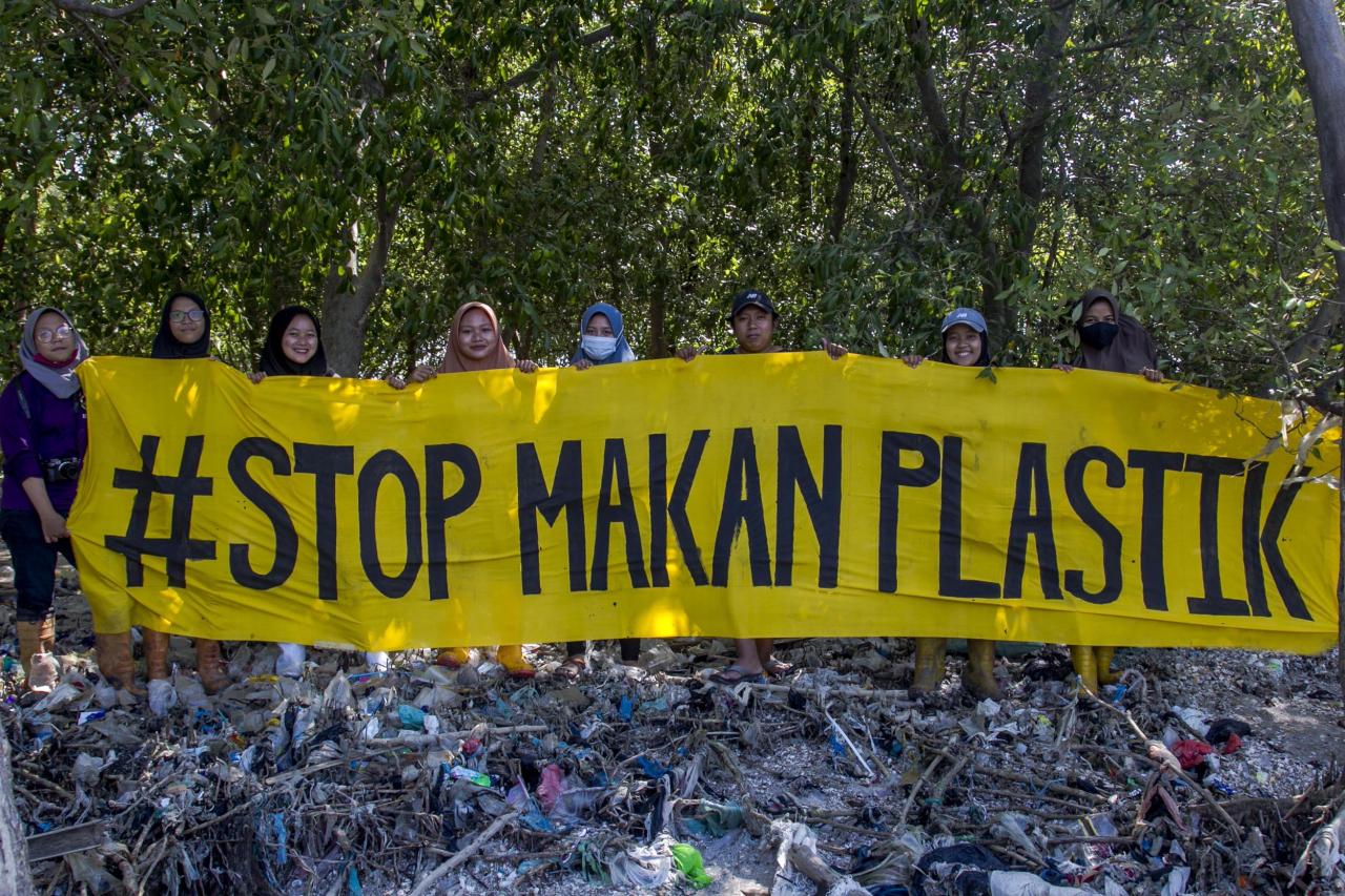 Puluhan Mahasiswa Bebaskan...