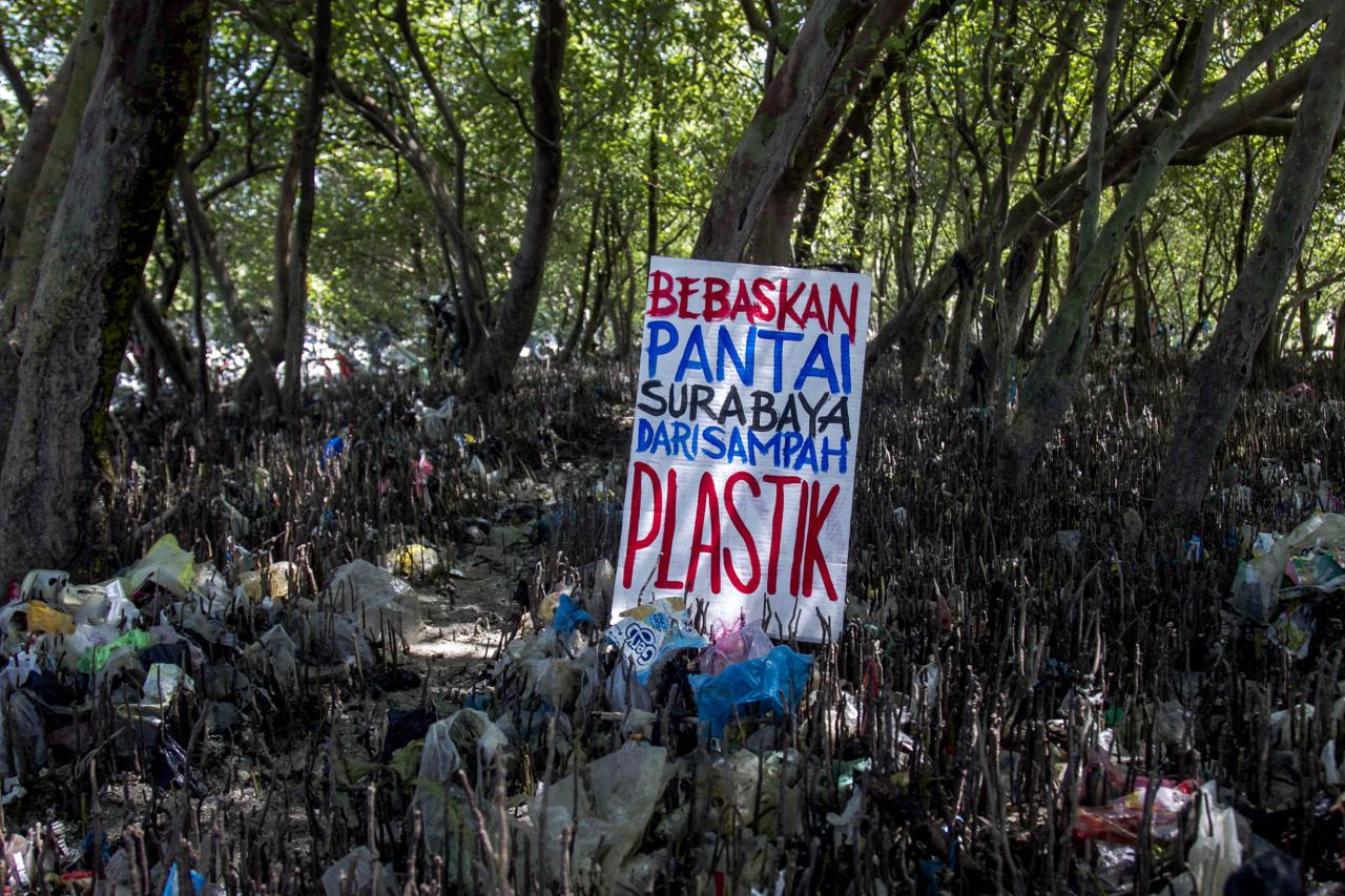 Puluhan Mahasiswa Bebaskan...