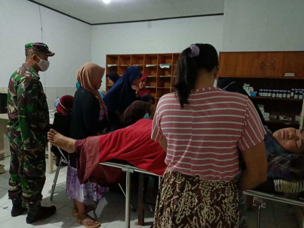 83 Warga Keracunan Usai...