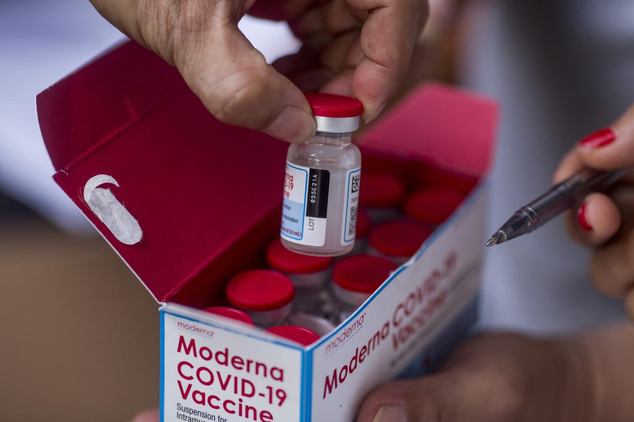 100 Vial Vaksin Moderna...