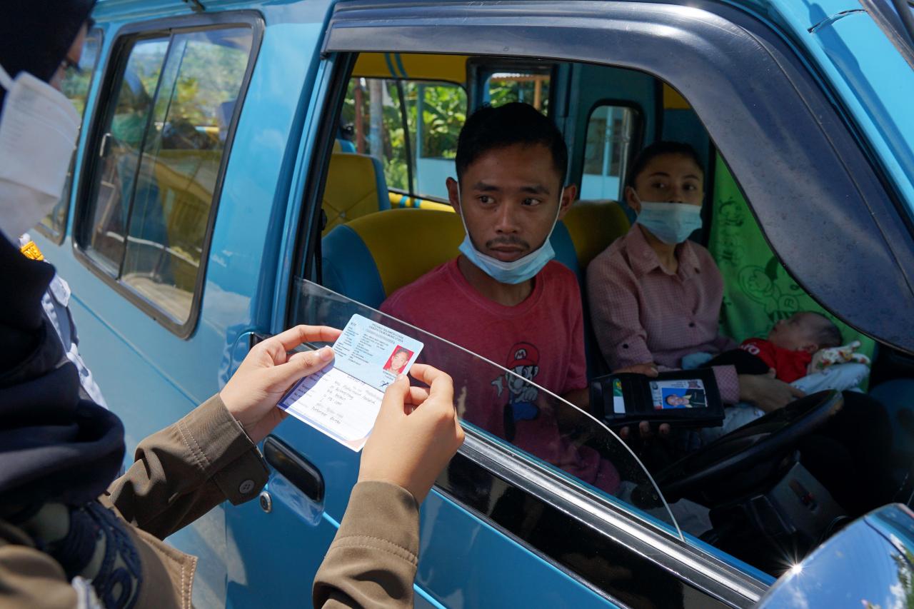 Pengecekan Kartu Vaksin...