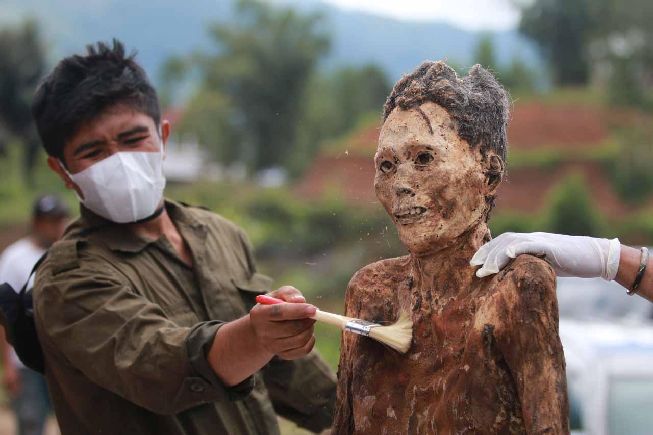 Ritual Manene Toraja,...