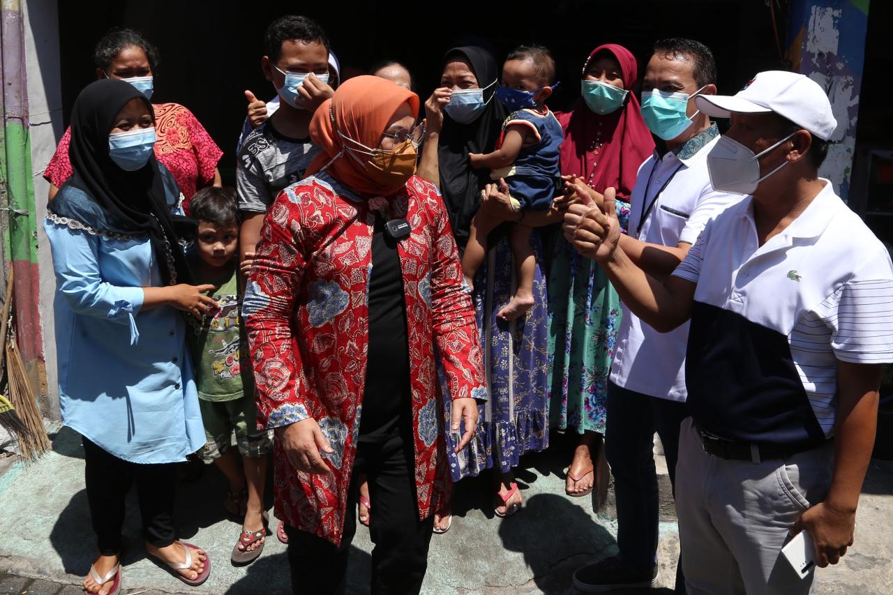 Susuri Gang Sempit,...