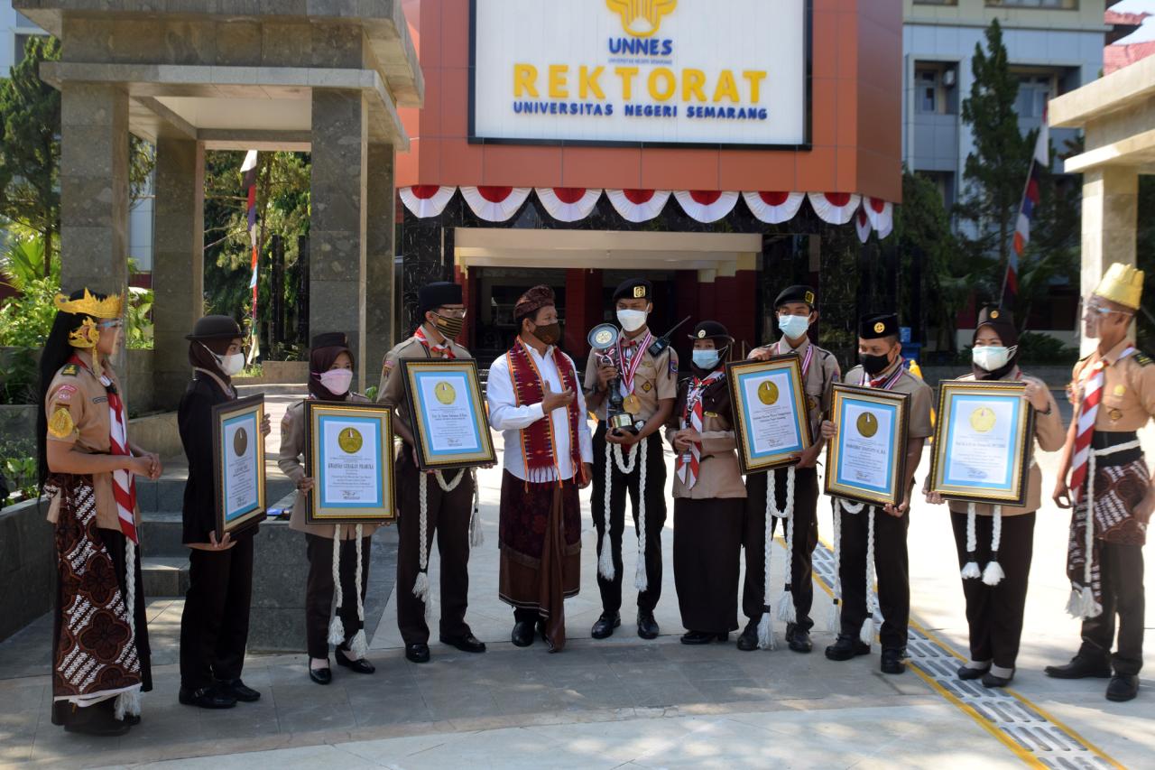 Unnes Ciptakan Rekor...
