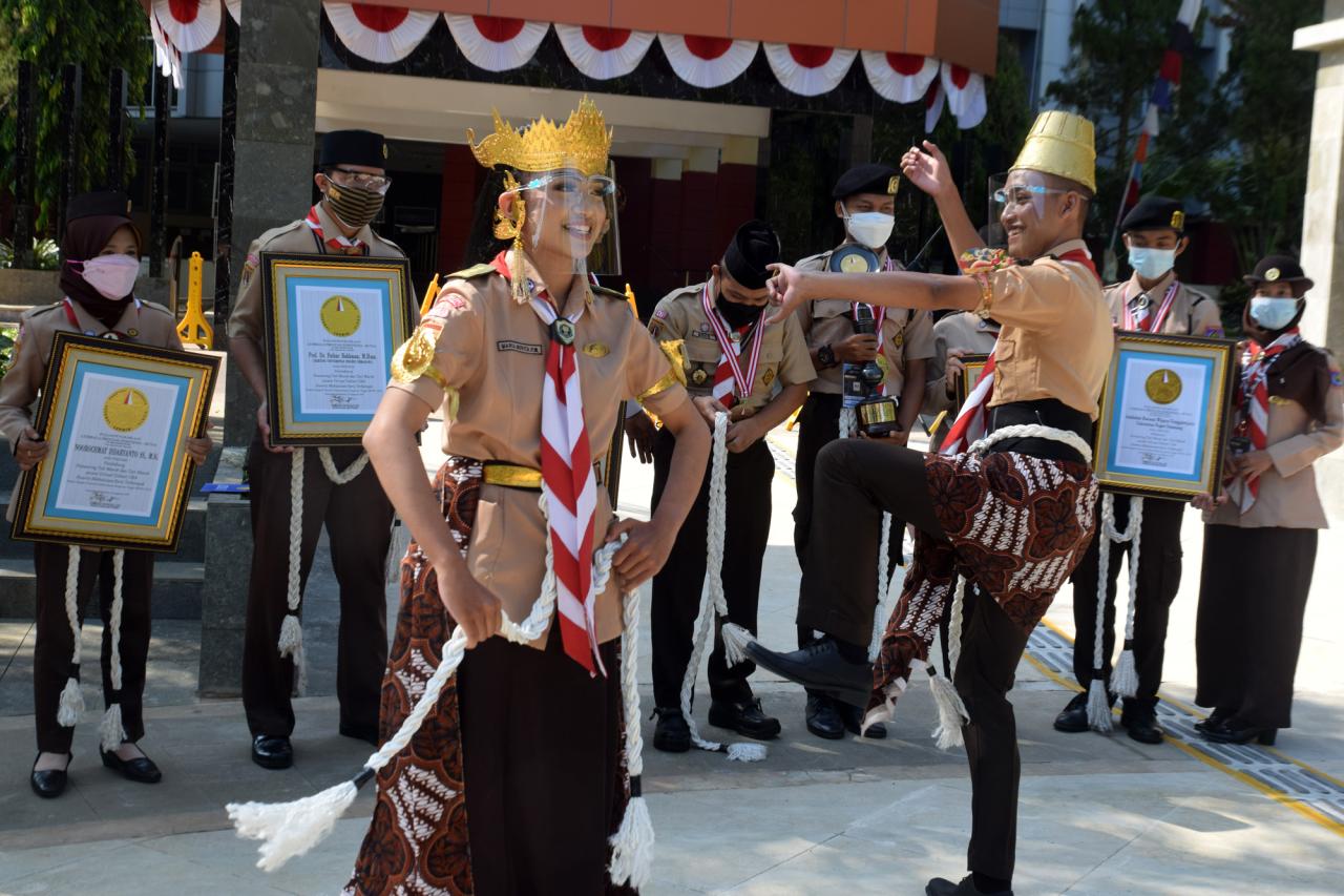 Unnes Ciptakan Rekor...