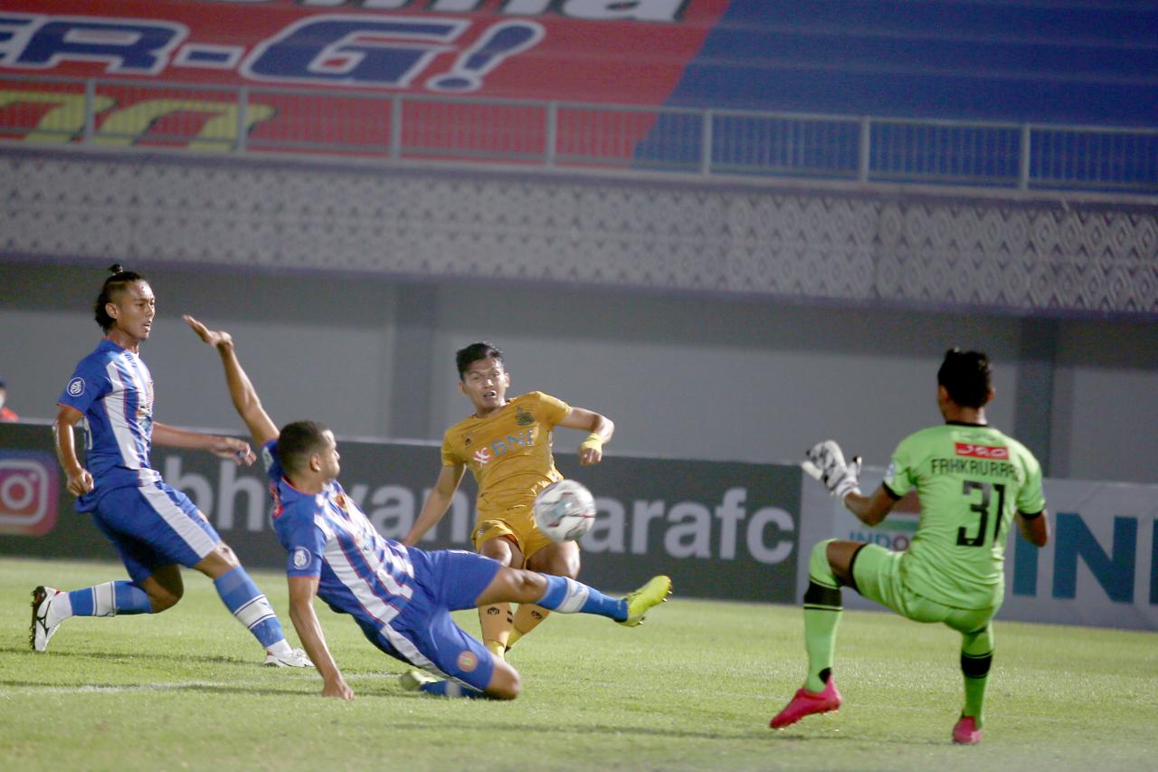 Bhayangkara FC Kalahkan...
