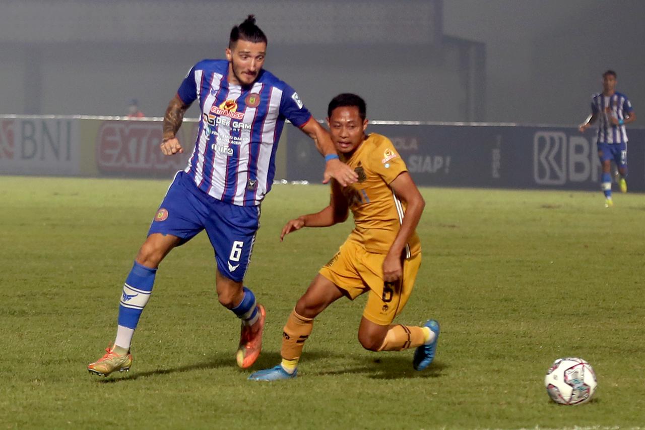 Bhayangkara FC Kalahkan...