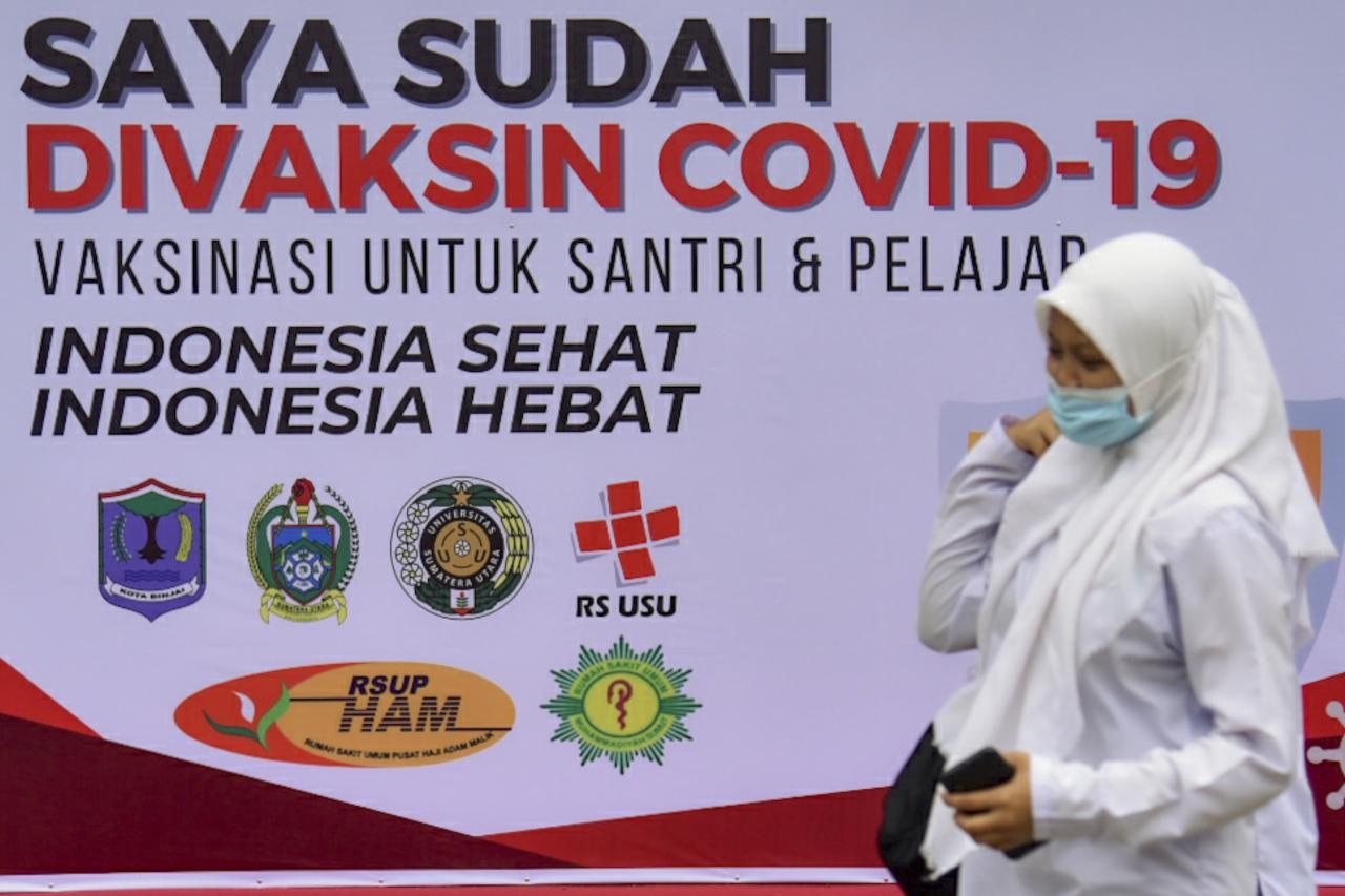 Vaksinasi Untuk Santri...