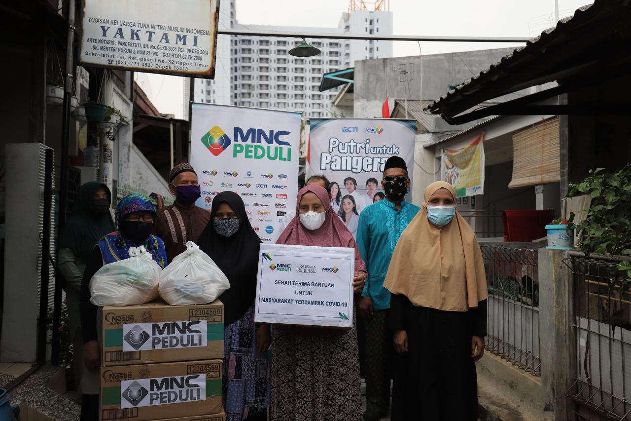 MNC Peduli Bagikan Sembako...