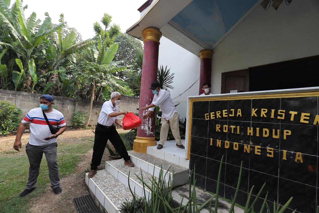 Gerkindo Bagikan Sembako...