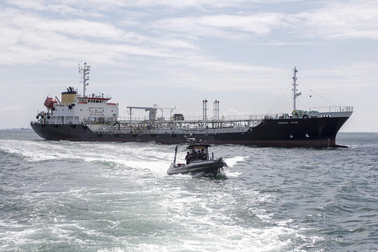 TNI AL Tangkap Tanker...