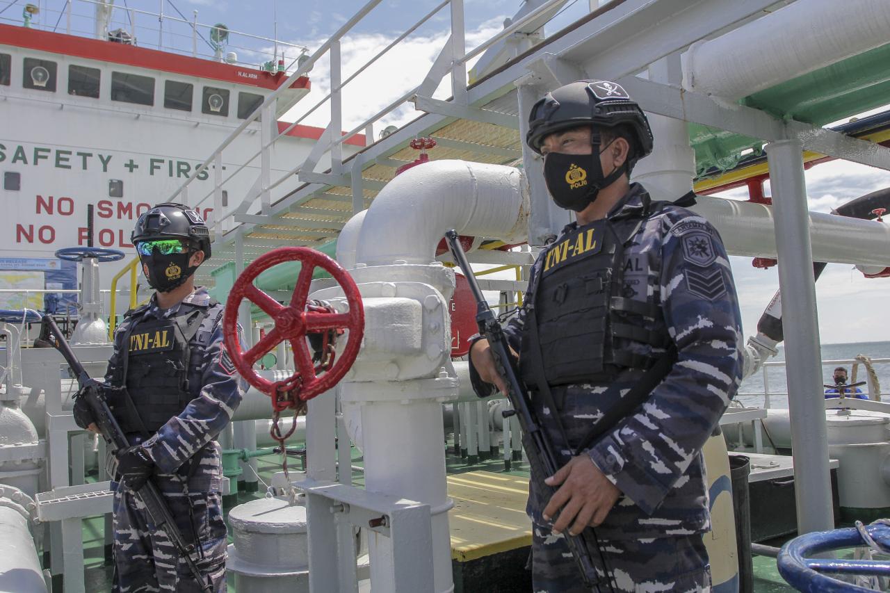 TNI AL Tangkap Tanker...