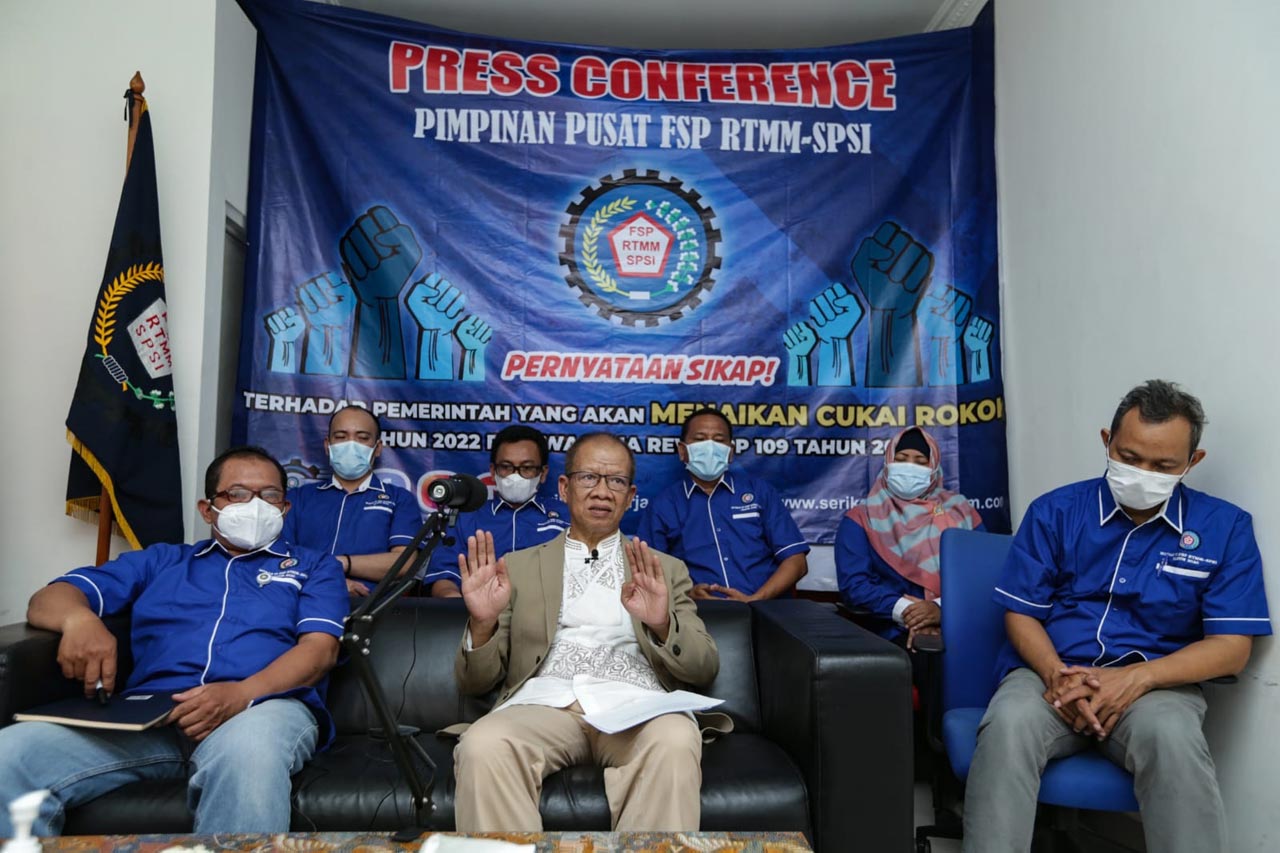 Serikat Pekerja Minta...