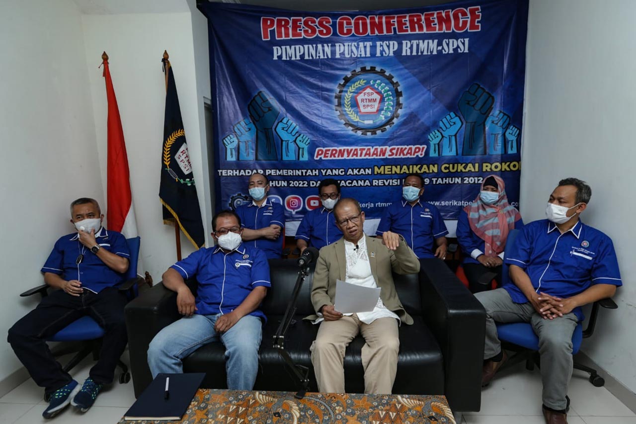 Serikat Pekerja Minta...