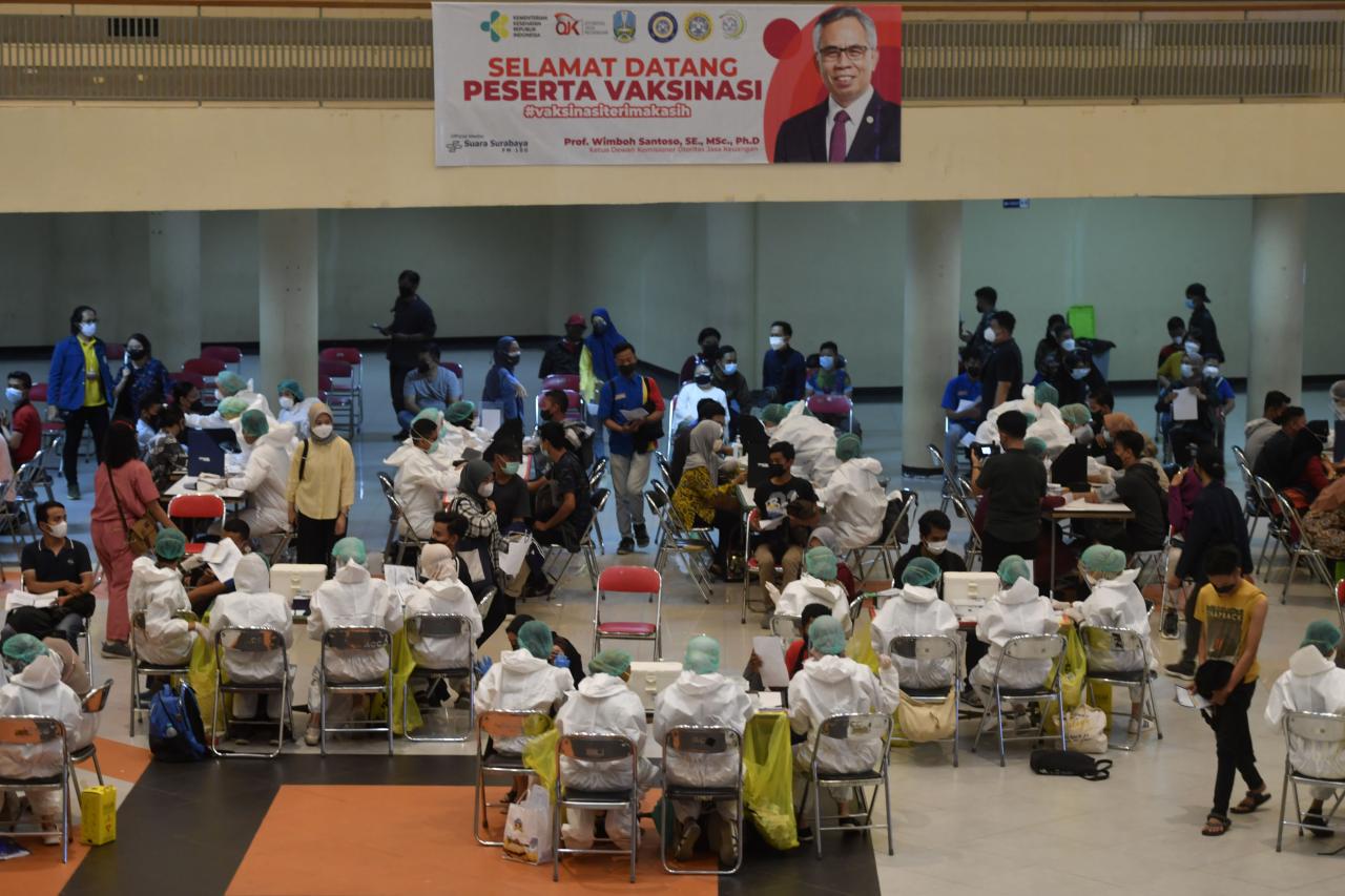 OJK Gelar Vaksinasi...