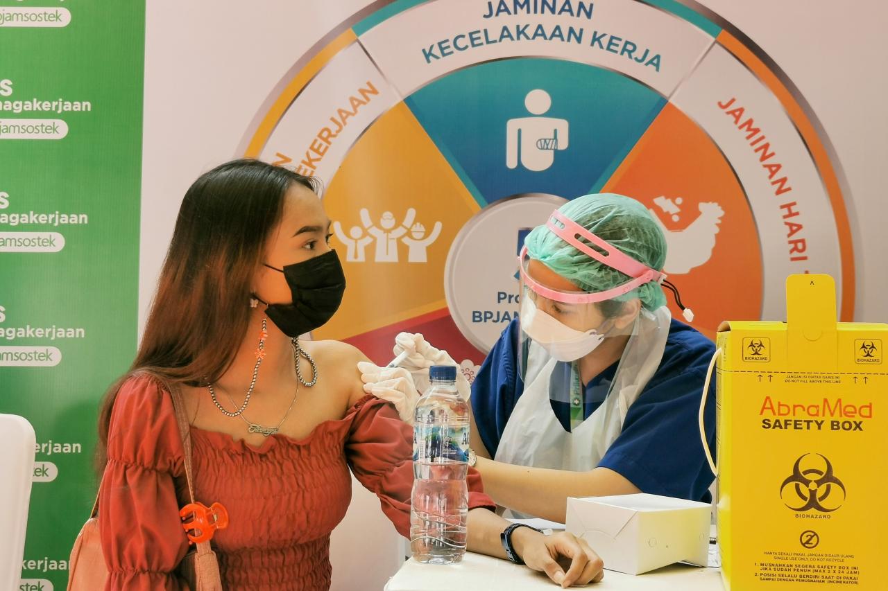 Vaksinasi Bersama Bagi...