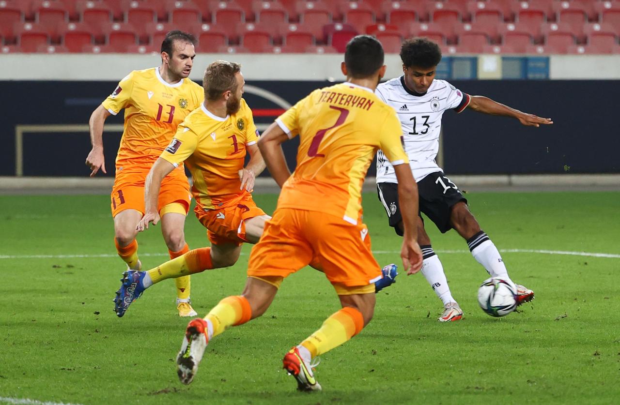 FOTO : Jerman Gulung...