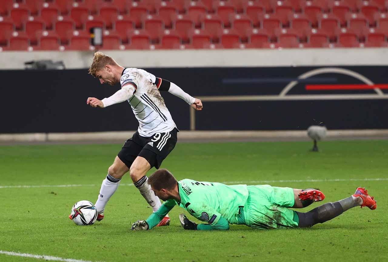 FOTO : Jerman Gulung...