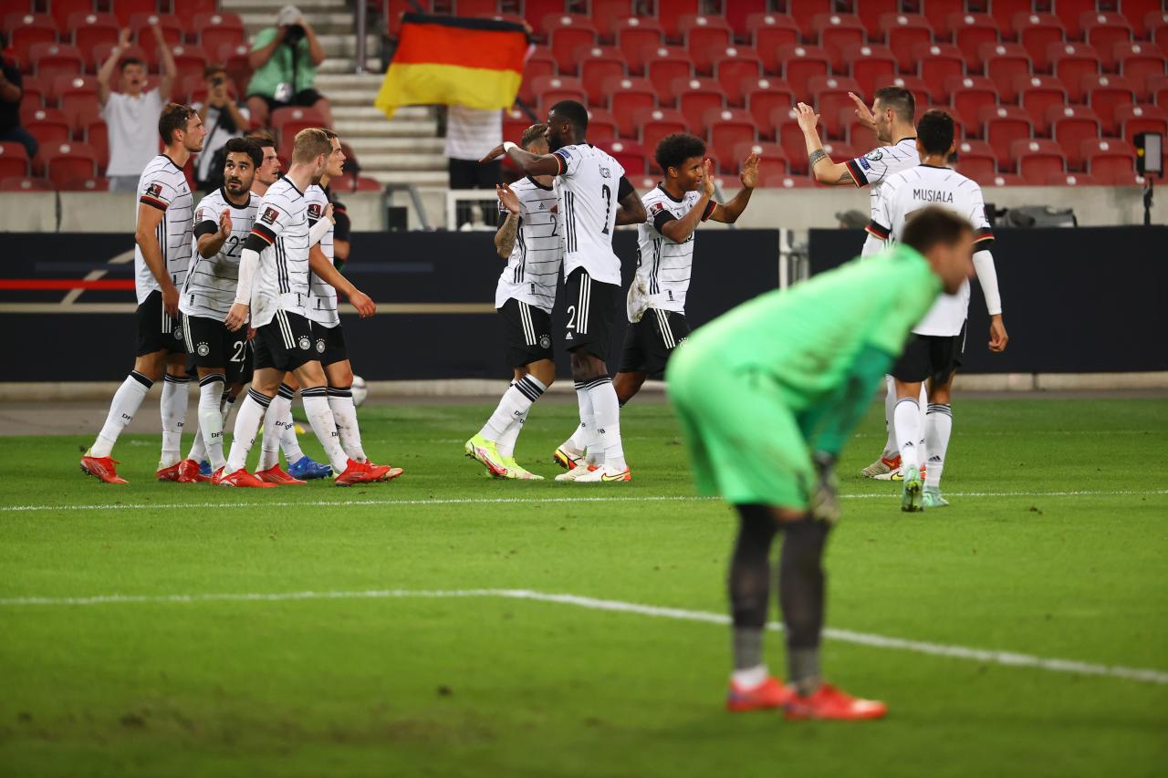 FOTO : Jerman Gulung...