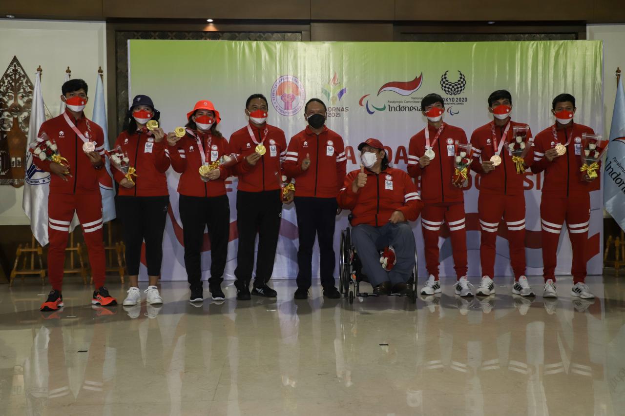 Tiba di Indonesia, Kontingen...