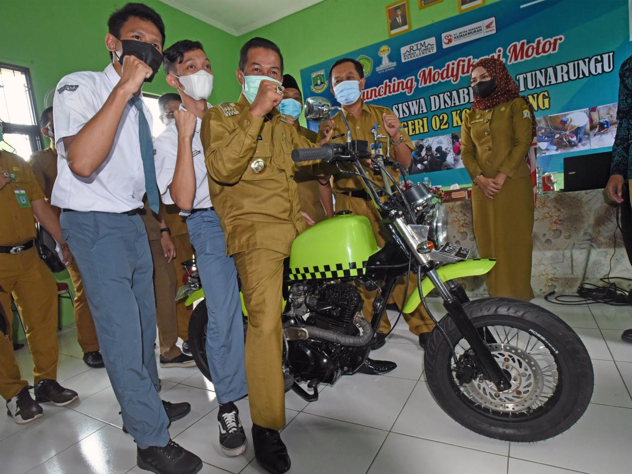 Inspiratif, Dua Siswa...