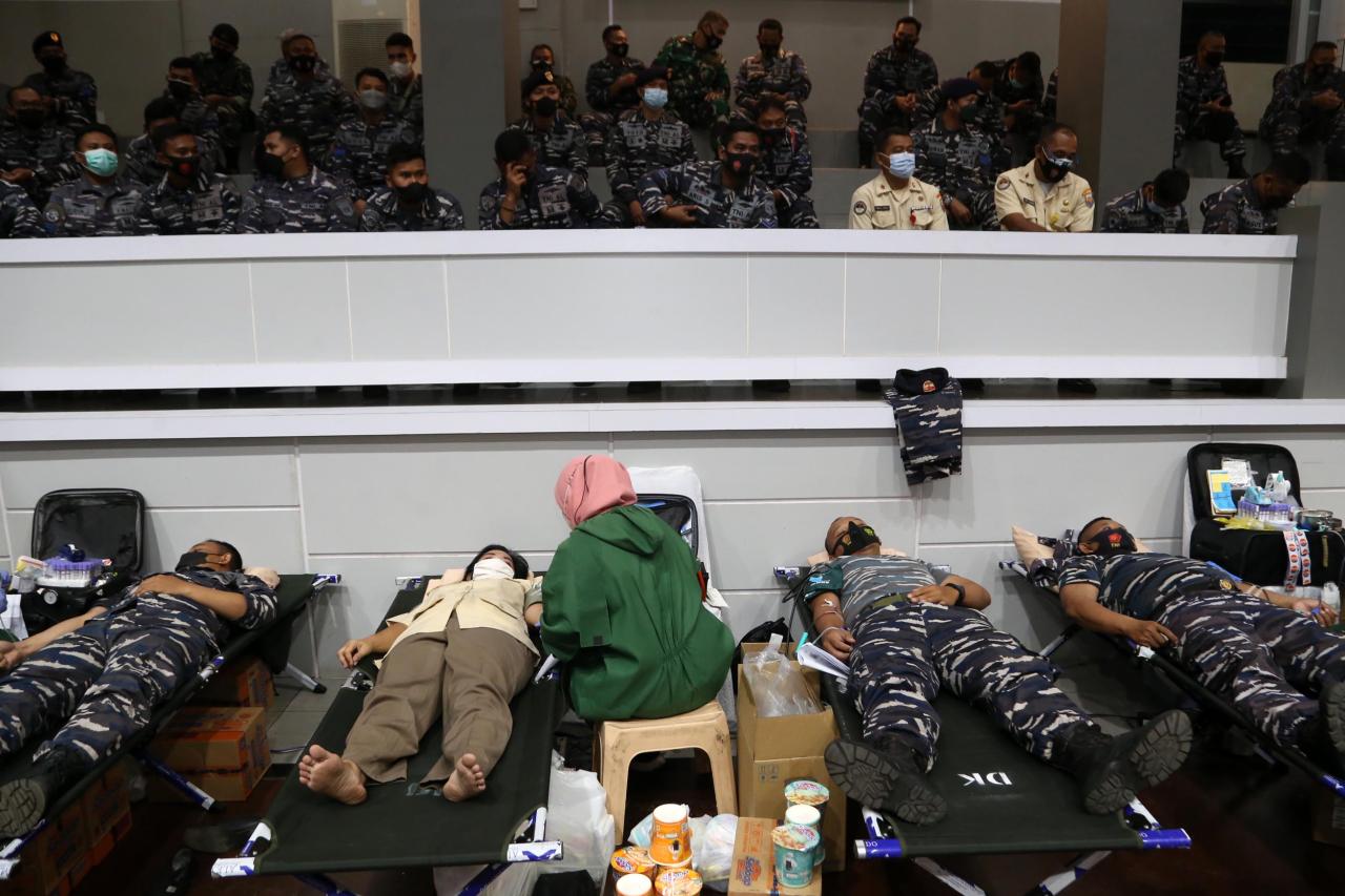 Ratusan Prajurit TNI...