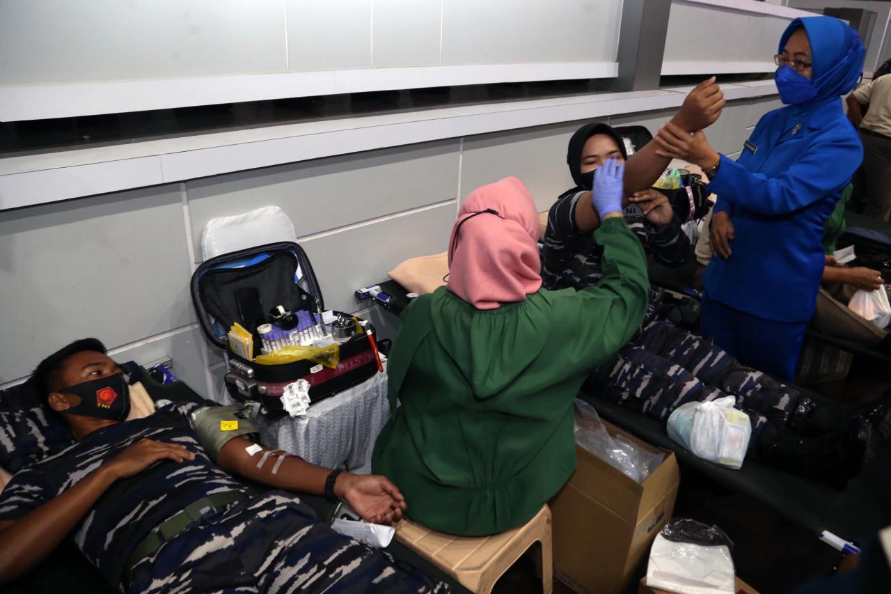 Ratusan Prajurit TNI...
