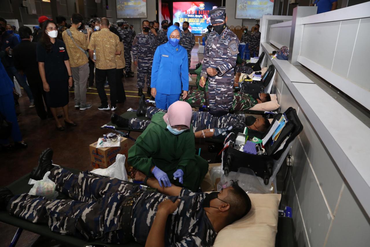 Ratusan Prajurit TNI...