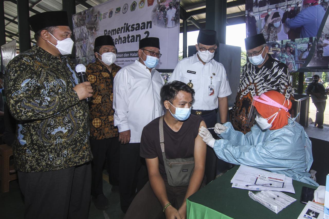 Gubernur DKI Tinjau...