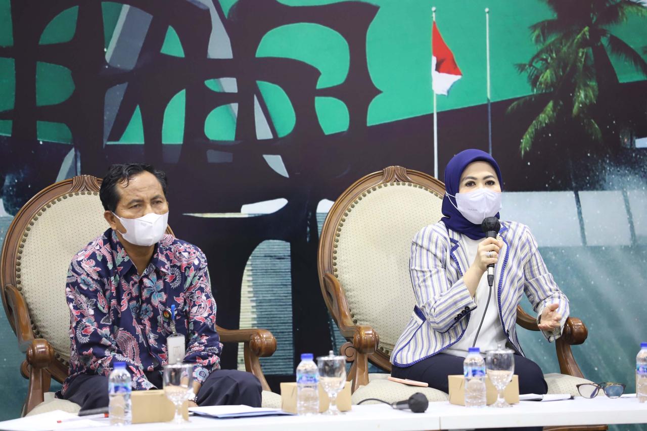 Diskusi Dialektika Membahas...
