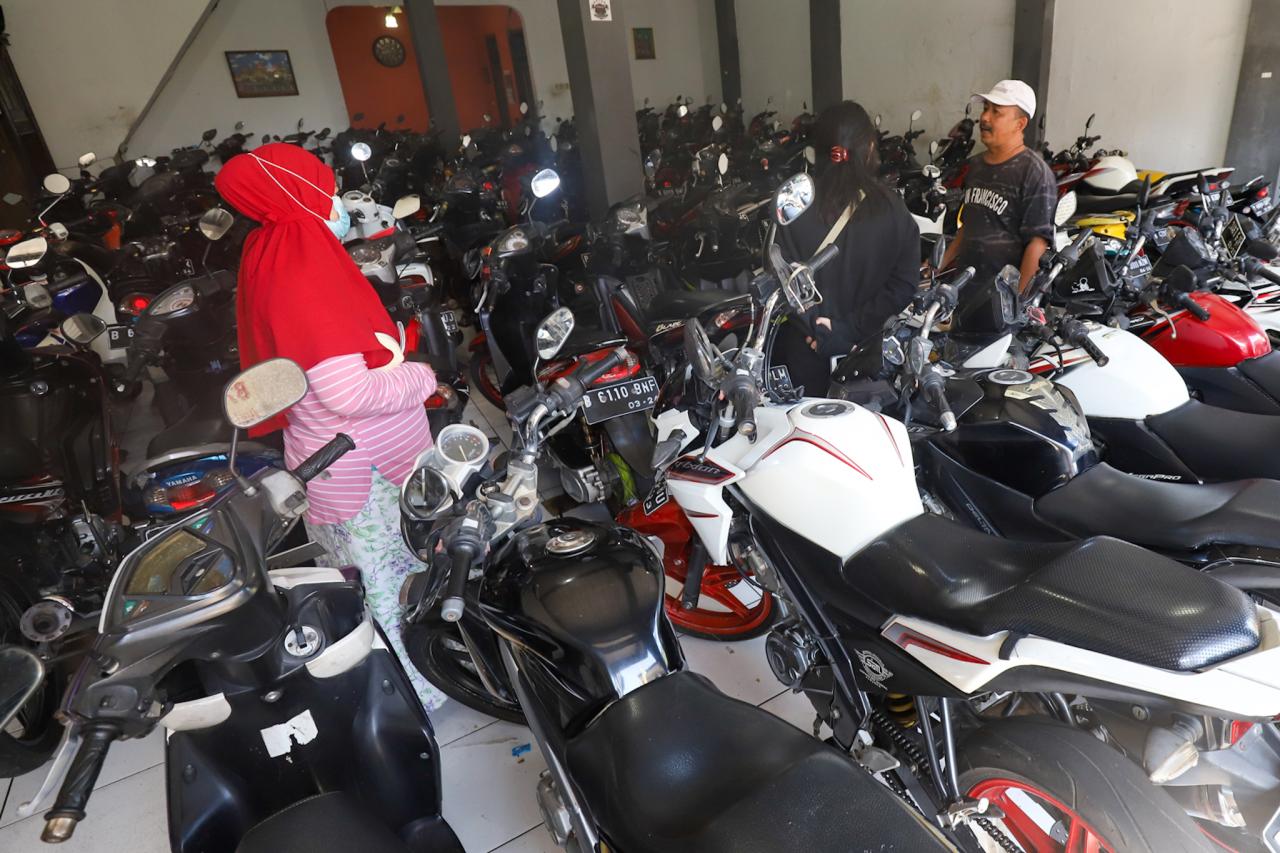 Pedagang Motor Bekas...