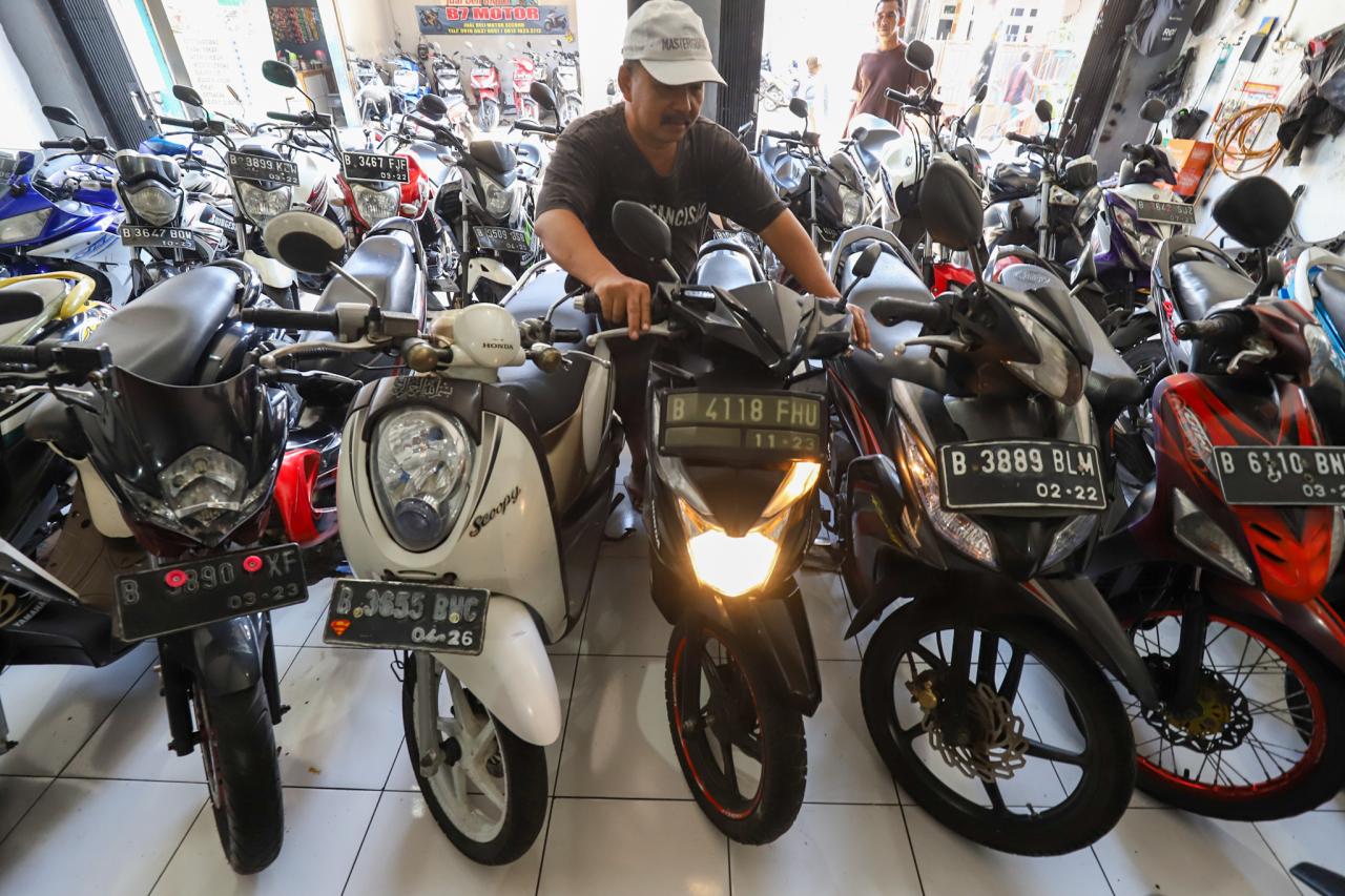 Pedagang Motor Bekas...
