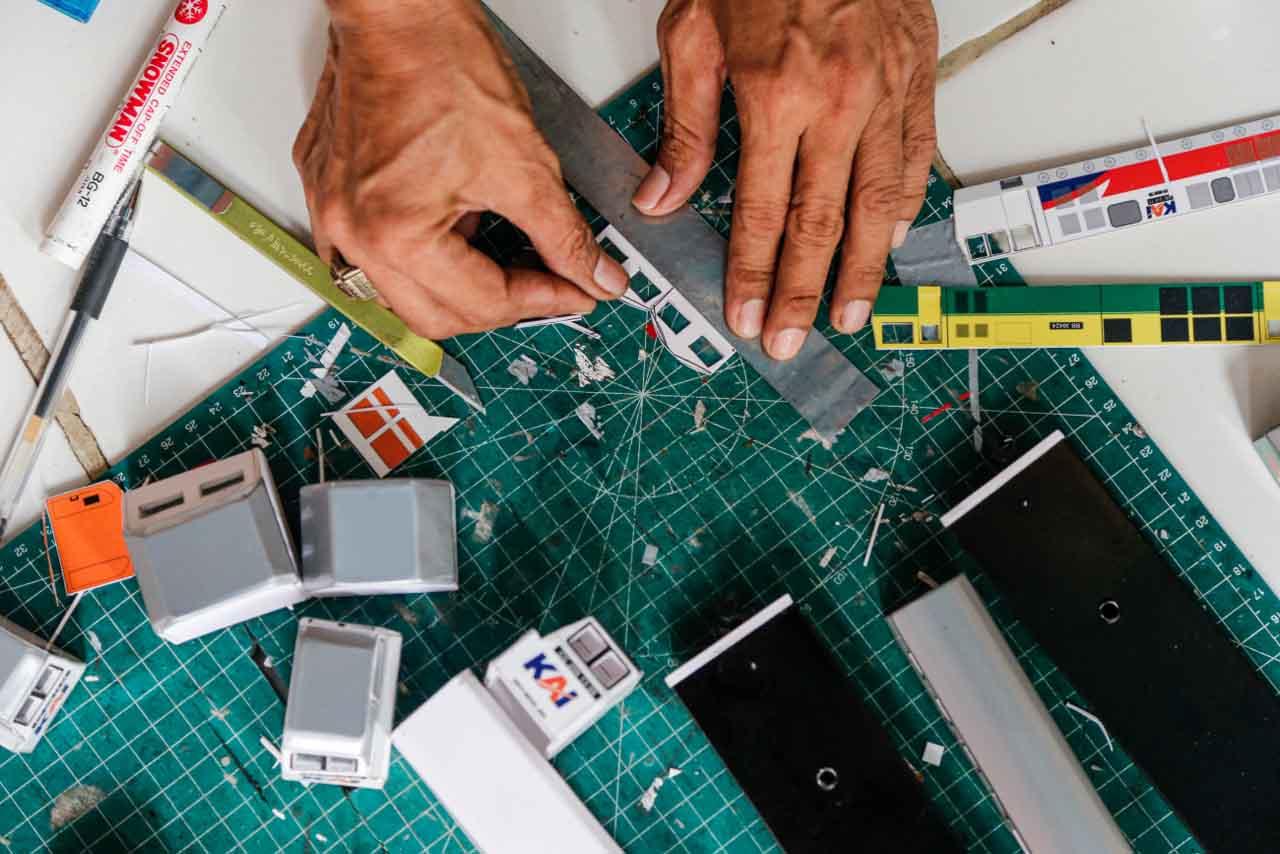 Bisnis Miniatur Kereta...