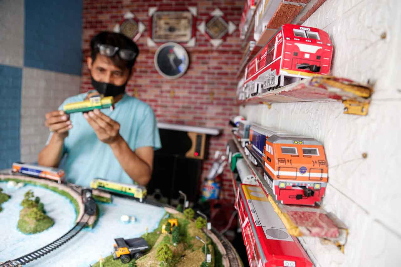 Bisnis Miniatur Kereta...