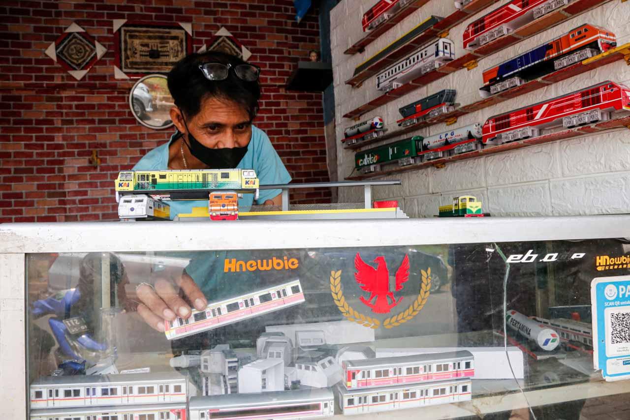 Bisnis Miniatur Kereta...