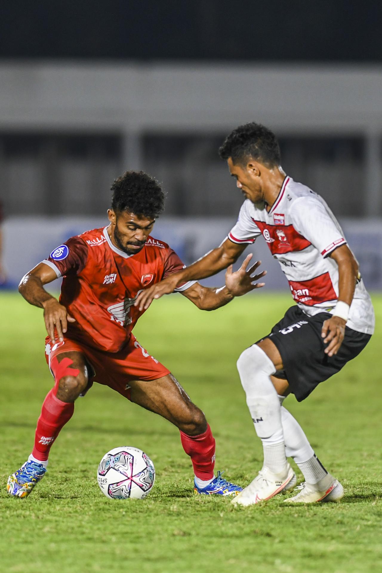 Madura United FC Bermain...