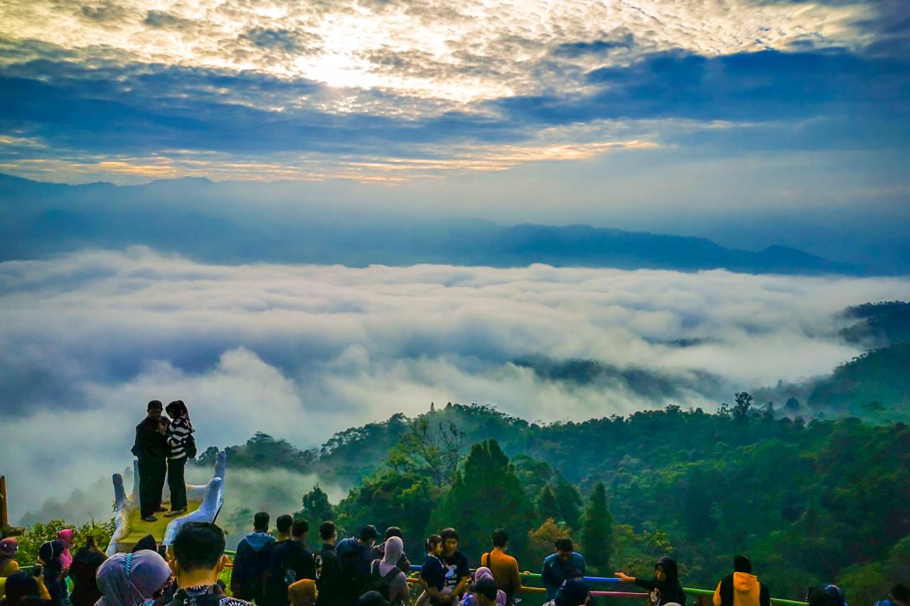 Berwisata ke Negeri...